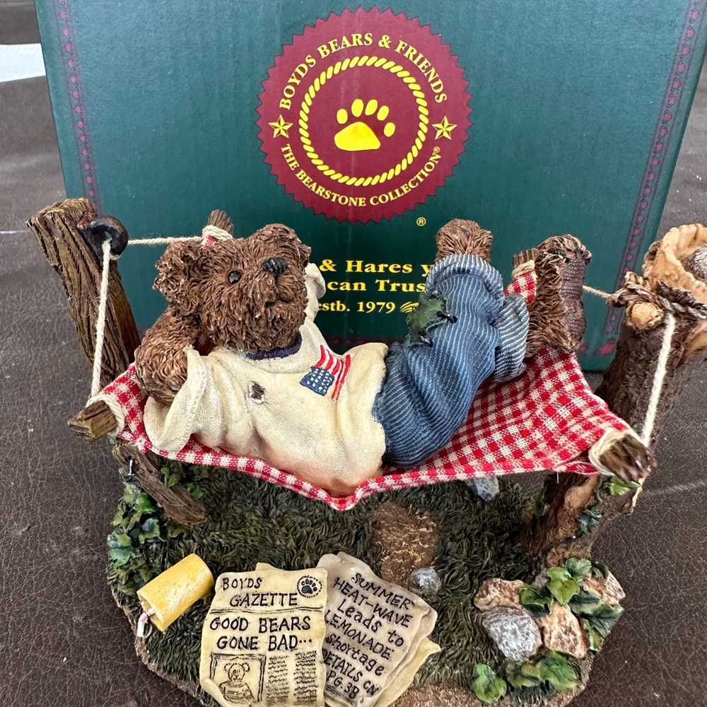 Boyd’s Bears figure